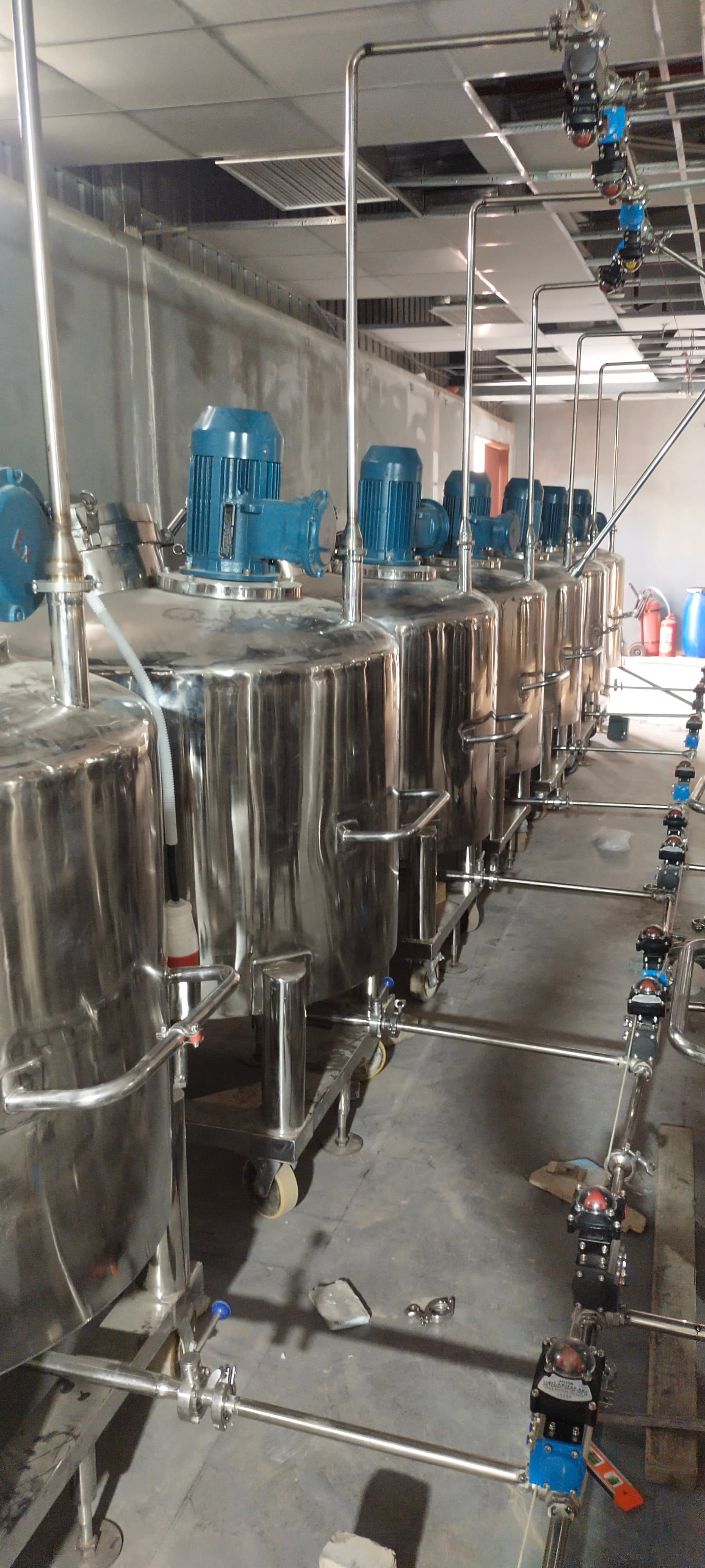 Machinery pipeline installation