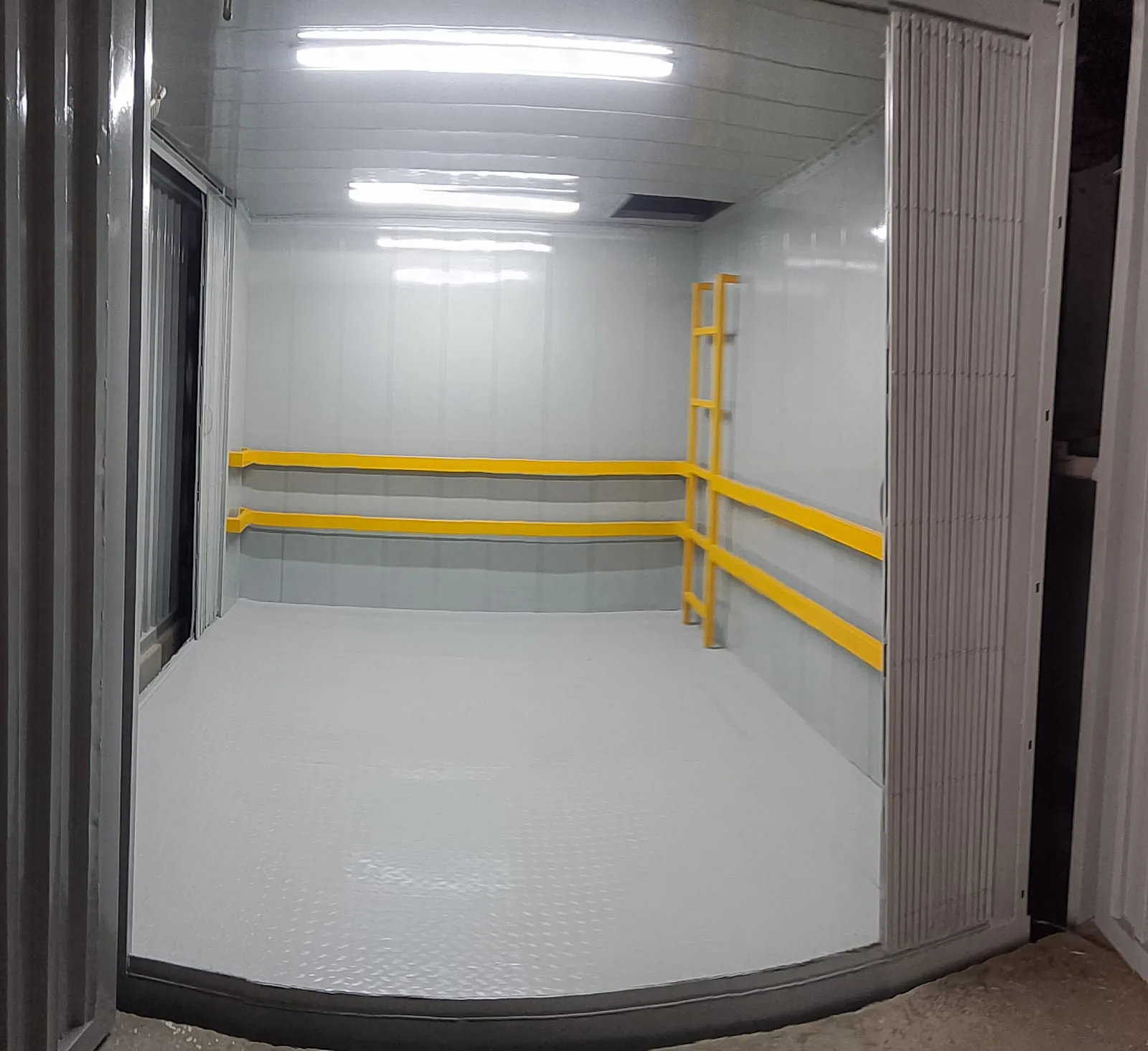Completed 5-ton cargo lift cabin