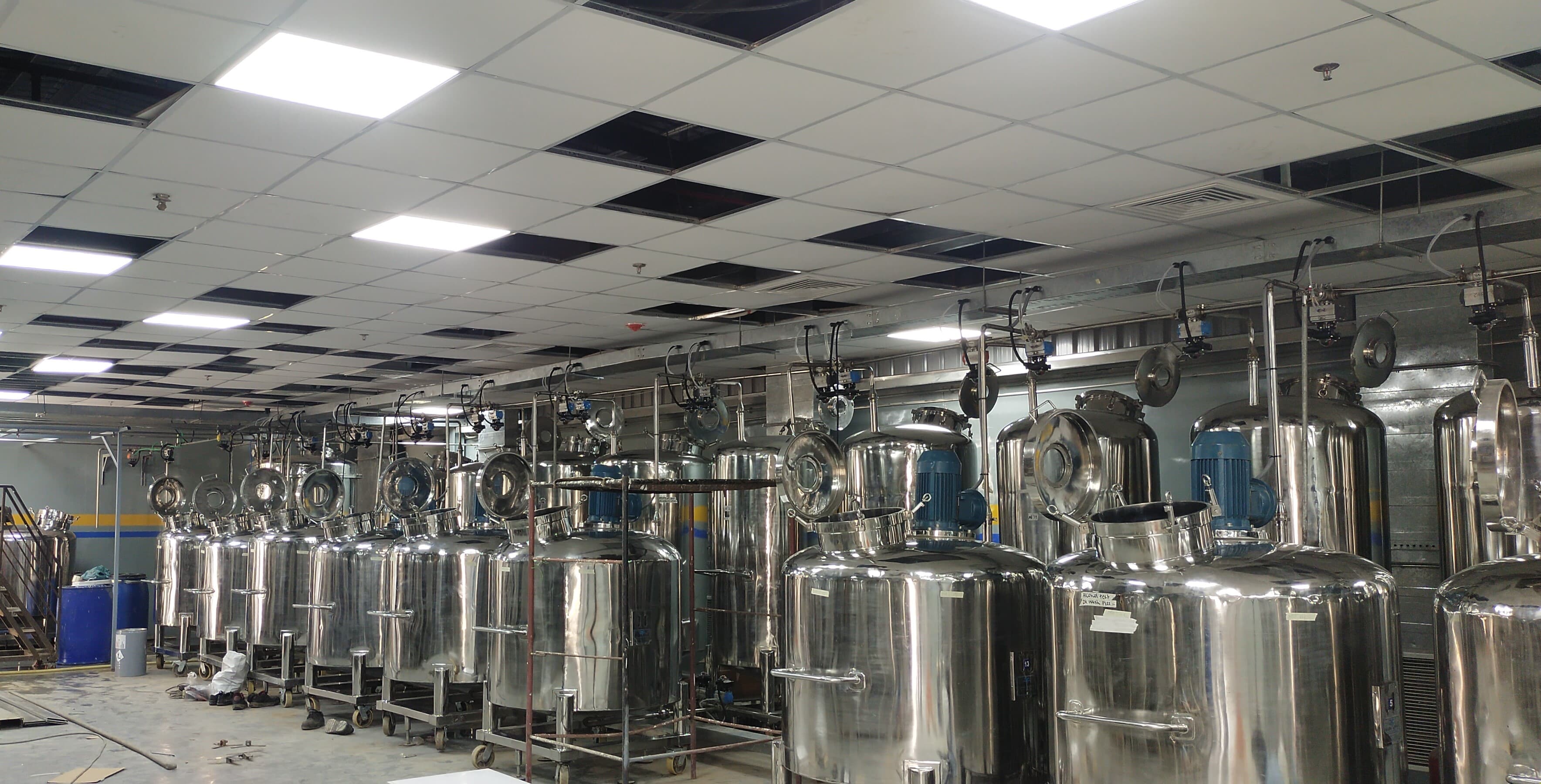 Industrial stainless steel mixing vessel